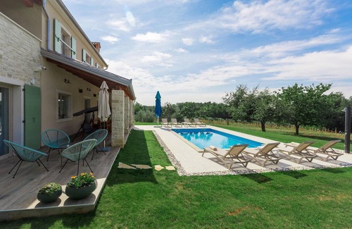 Visnjan House | Awesome home in Porec