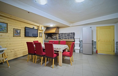 Ravna Gora House | Awesome home in Ravna Gora with sauna