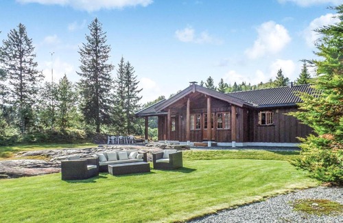 Sor-Aurdal House | Awesome home in Reinli with 3 Bedrooms, Sauna and WiFi