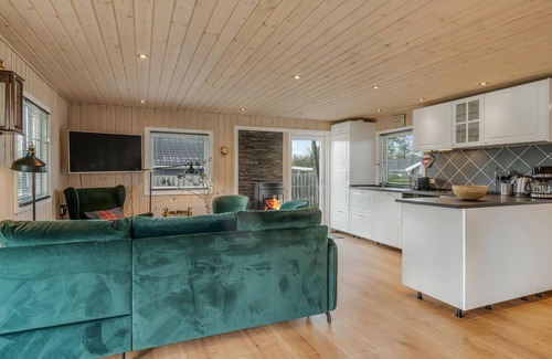 Ronde House | Awesome home in Rønde with WiFi