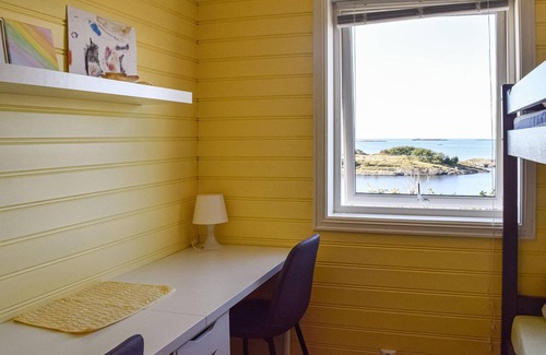 Flora Municipality House | Awesome home in Tansøy