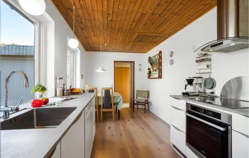 Thyboron House | Awesome Home In Thyborøn With Wifi