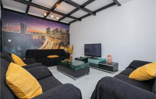 Veliki Prolog House | Awesome Home In Veliki Prolog