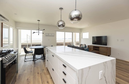 Peninsula House | Awesome Oceanfront Retreat with Expansive Ocean Views w/Parking Long Beach Peninsula/Belmont