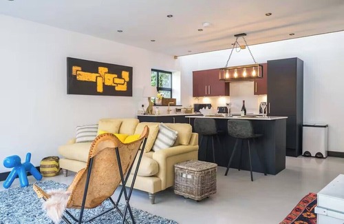 Aylesford House | Aylesford-House-Sleeps 2 & 1 infant-Parking
