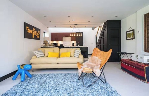 Aylesford House | Aylesford-House-Sleeps 2 & 1 infant-Parking