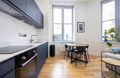 Manchester City Centre Apartment | Azure Suite 1BR City Walks