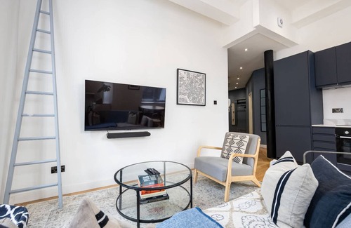 Manchester City Centre Apartment | Azure Suite 1BR City Walks
