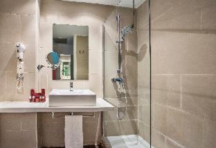 Paterna Hotel | AZZ Valencia Táctica Hotel