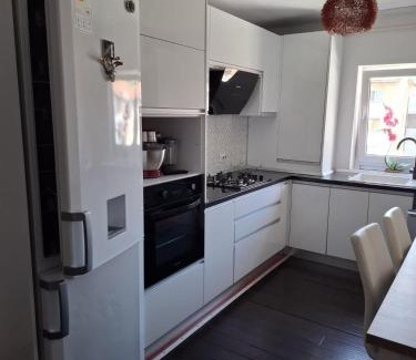 Petrosani Apartment | B&B Apartment