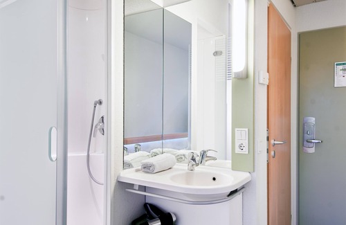 Marsdorf Hotel | B&B HOTEL Köln-Marsdorf