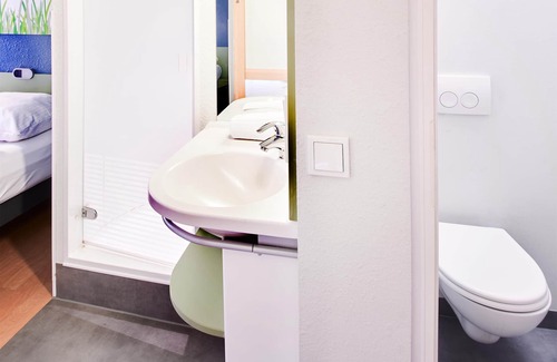 Marsdorf Hotel | B&B HOTEL Köln-Marsdorf