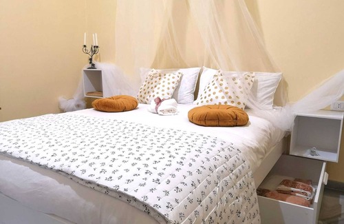 Taranto Bed & Breakfast | B&B in Central taranto with private bathroom and cromoterapy