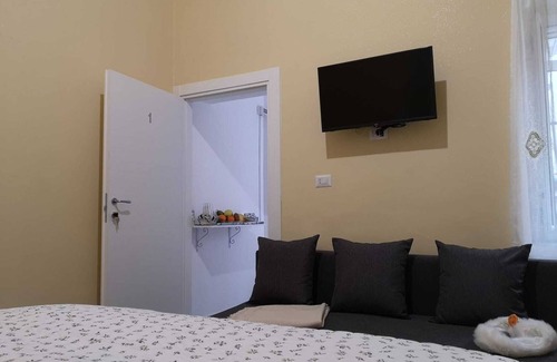 Taranto Bed & Breakfast | B&B in Central taranto with private bathroom and cromoterapy