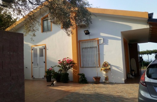 Condro Apartment | B & B L'Ulivo - Attic in villa with sea view and Aeolian islands with terrace and garden