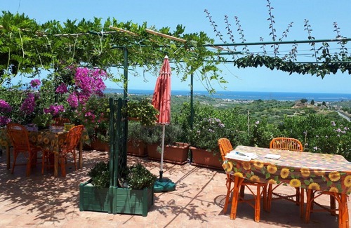 Condro Apartment | B & B L'Ulivo - Attic in villa with sea view and Aeolian islands with terrace and garden
