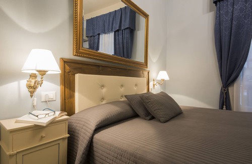 Lucca Historical Center House | B&B La Bohème