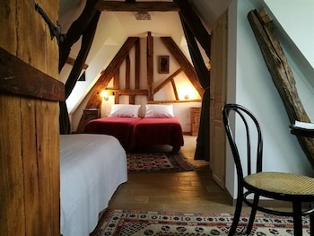 Saint-Pierre-Azif Bed & Breakfast | B&B - Le Clos aux Masques