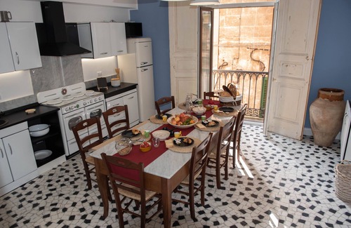 Isola del Borgo Antico Bed & Breakfast | B&B U'Panare, in Taranto's historic center a structure reminiscent of home