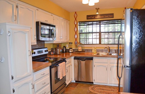 Huning Castle House | B-E-Y-O-N-D CHARMING ~ STROLL to OLD TOWN~ FANTASTIC REVIEWS