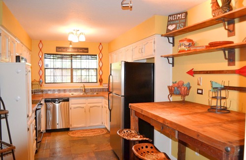 Huning Castle House | B-E-Y-O-N-D CHARMING ~ STROLL to OLD TOWN~ FANTASTIC REVIEWS