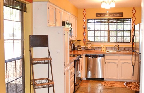 Huning Castle House | B-E-Y-O-N-D CHARMING ~ STROLL to OLD TOWN~ FANTASTIC REVIEWS