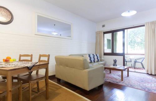 Crawley Apartment | B2 Crawley Apartment 1 BRM & Sleepout near UWA