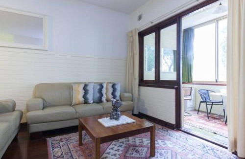 Crawley Apartment | B2 Crawley Apartment 1 BRM & Sleepout near UWA