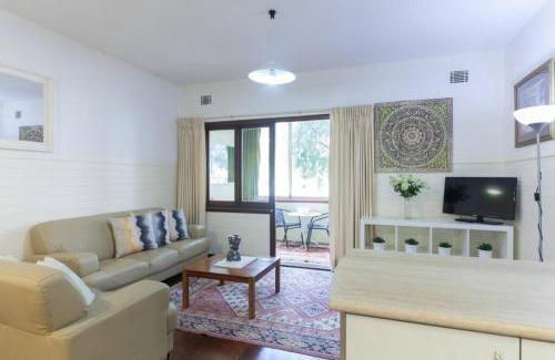 Crawley Apartment | B2 Crawley Apartment 1 BRM & Sleepout near UWA