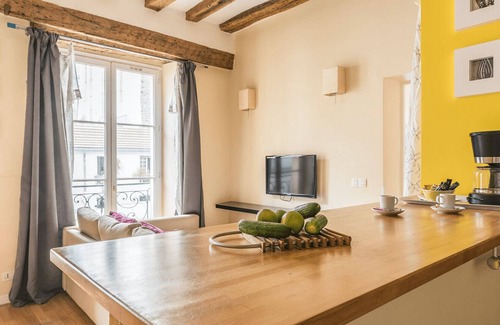 3rd Arrondissement Apartment | B2DF Eternity