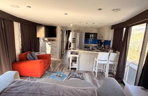 La Crosse Boat Rental | b3 Couples Therapy Yacht