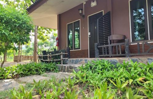 Suan Phueng Resort | Baan Varintorn Suanphueng