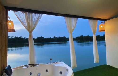 Chai Badan Resort | Baanrimnam Resort Lopburi