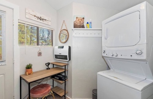 Big Bear City Cabin | Babbs Getaway Big Bear w Patio Balcony