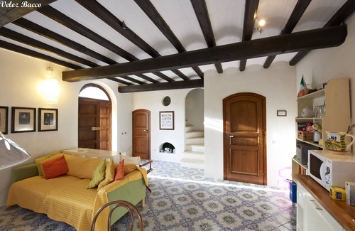 Partinico Apartment | Bacchus - rustic apartment within Baglio Villa Velez