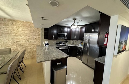 La Gorce Apartment | Bachelorette Dream Pad for Large Groups & Amazing Views