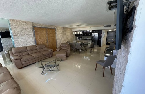 La Gorce Apartment | Bachelorette Dream Pad for Large Groups & Amazing Views