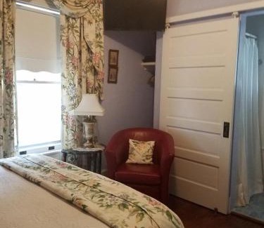 Kilmarnock Bed & Breakfast | Back INN Time B&B