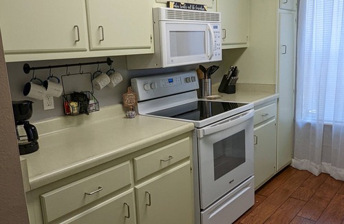 Hot Springs Village House | Back of the 9 - Charming townhome w/lake views