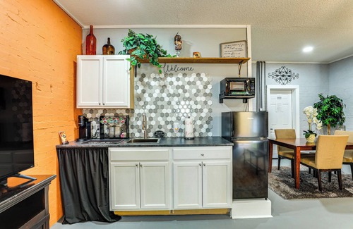 Sumter Apartment | Backyard Oasis w/Pool: Sunny Sumter Studio!