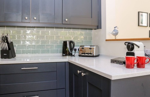 Bursledon Cottage | BAILEY COTTAGE, pet friendly, character holiday cottage in Bursledon