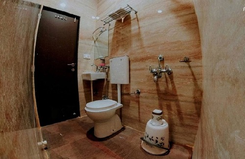 Jagdalpur Hotel | Bajaj's Karwan Inn