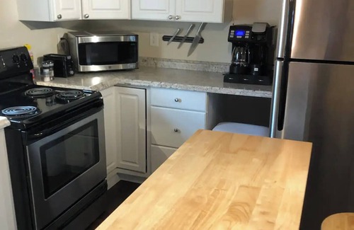 Morgantown Cottage | Bakers Ridge Loftn - Near WVU Evansdale Campus, hospitals, stadium, & coliseum