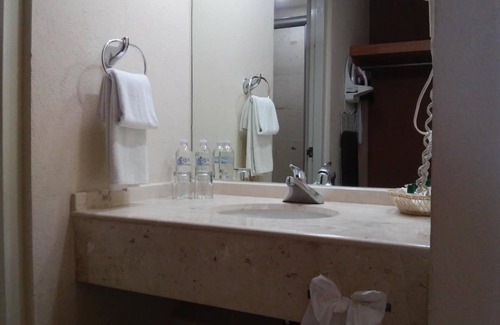 Ricardo Flores Magon Hotel | Balajú Hotel & Suites