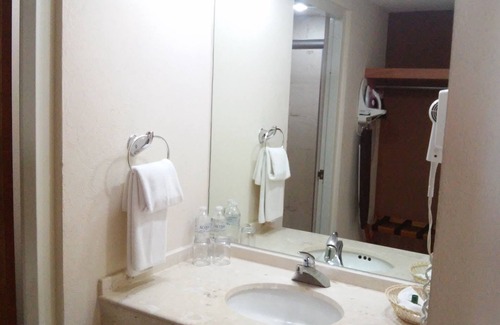 Ricardo Flores Magon Hotel | Balajú Hotel & Suites