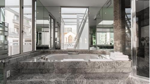 Bankers Hill Apartment | Balboa Buyout by AvantStay - Condo w Views in DT San Diego