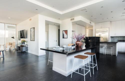 Bankers Hill Apartment | Balboa I by AvantStay - Stylish Condo Balboa Park Adjacent w Views