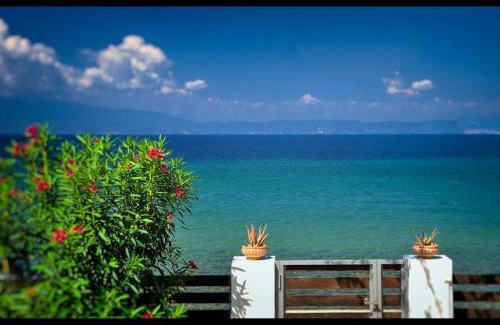 Skala Sotiros House | Balconies on Sea - The Garden Apt