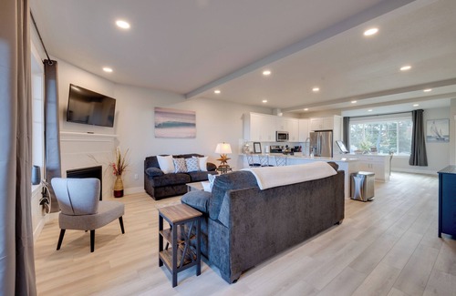 Hammond House | Balconies w/Scenic River Views: Hammond Townhome!