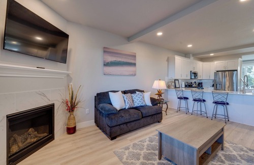 Hammond House | Balconies w/Scenic River Views: Hammond Townhome!